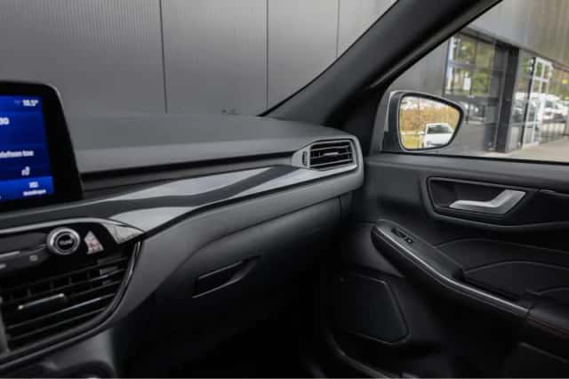 Ford Kuga (2023) thumbnail 18