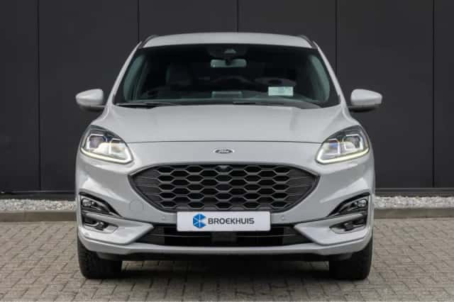 Ford Kuga (2023) thumbnail 3