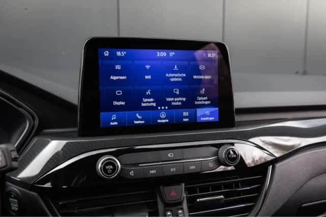Ford Kuga (2023) thumbnail 25