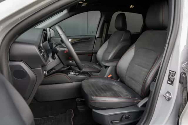 Ford Kuga (2023) thumbnail 7
