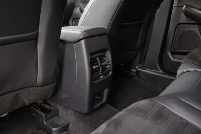 Ford Kuga (2023) thumbnail 9