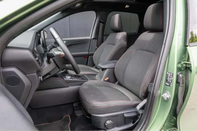 Ford Kuga (2025) thumbnail 4