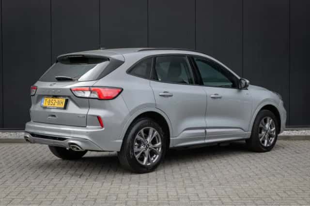 Ford Kuga (2023) thumbnail 2