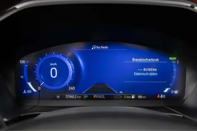 Ford Kuga (2023) thumbnail 12