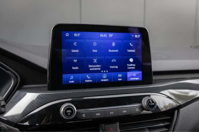 Ford Kuga (2023) thumbnail 18