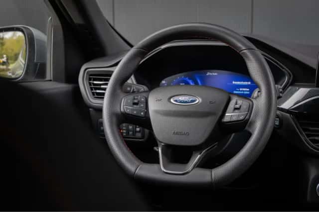 Ford Kuga (2023) thumbnail 23