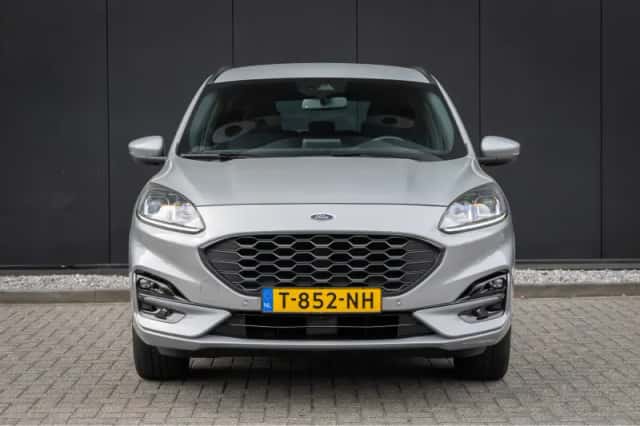 Ford Kuga (2023) thumbnail 4