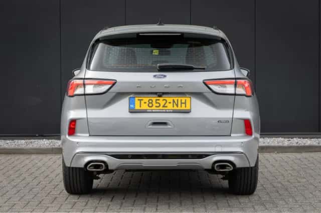 Ford Kuga (2023) thumbnail 5
