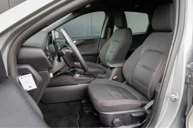 Ford Kuga (2023) thumbnail 7