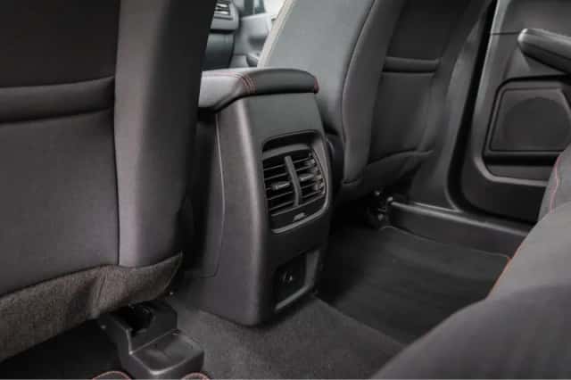 Ford Kuga (2023) thumbnail 9