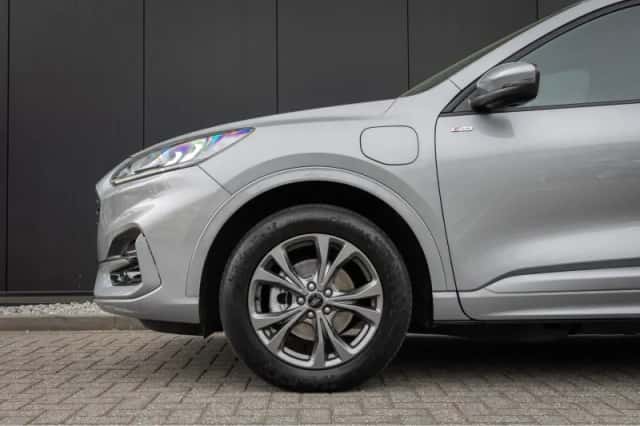 Ford Kuga (2023) thumbnail 10