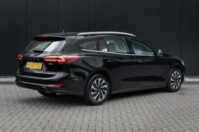 Ford Focus (2022) thumbnail 2