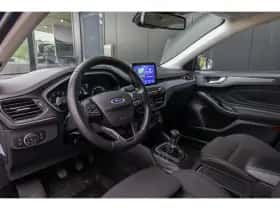 Ford Focus (2022) thumbnail 12