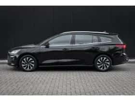 Ford Focus (2022) thumbnail 3