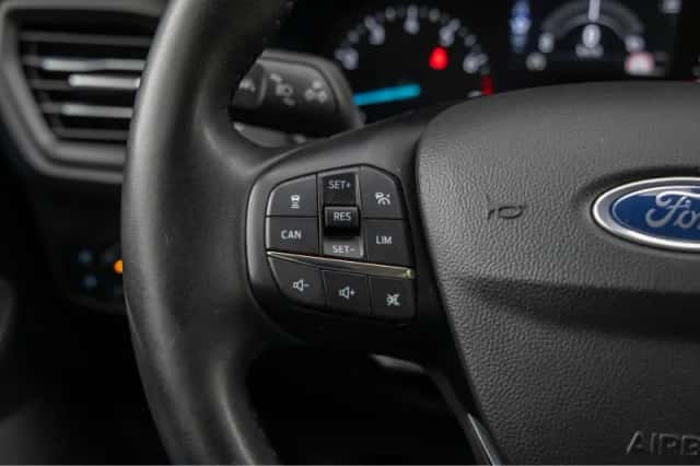 Ford Focus (2022) thumbnail 25