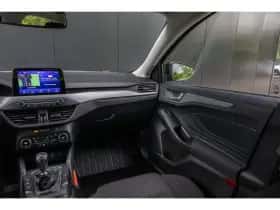 Ford Focus (2022) thumbnail 40