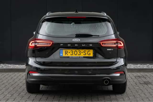 Ford Focus (2022) thumbnail 5