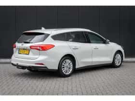 Ford Focus (2022) thumbnail 2