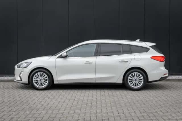 Ford Focus (2022) thumbnail 4