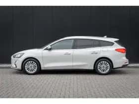 Ford Focus (2022) thumbnail 4