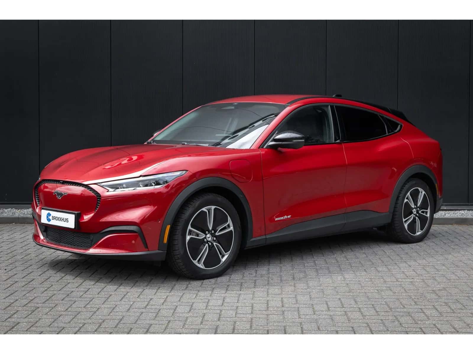 Ford Mustang Mach-E (2024) — foto 1