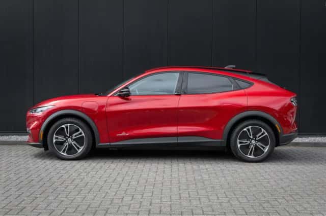 Ford Mustang Mach-E (2024) thumbnail 3