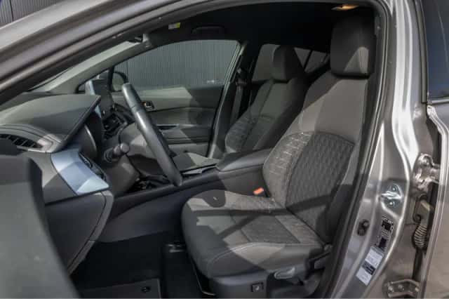 Toyota C-HR (2022) thumbnail 11