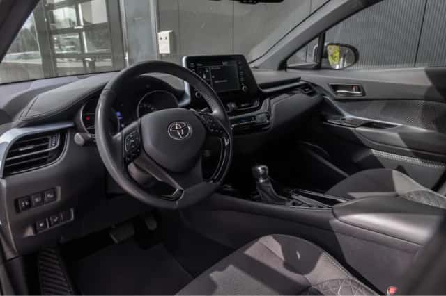 Toyota C-HR (2022) thumbnail 18