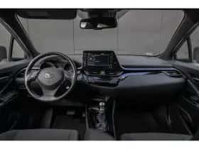 Toyota C-HR (2022) thumbnail 3