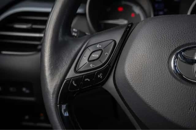 Toyota C-HR (2022) thumbnail 23