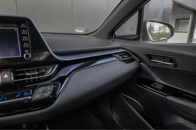 Toyota C-HR (2022) thumbnail 29