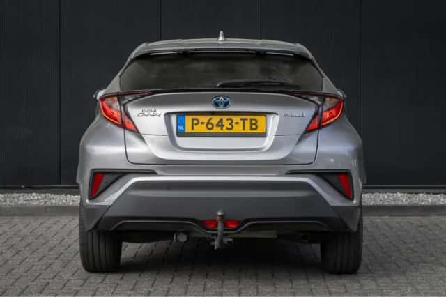 Toyota C-HR (2022) thumbnail 8