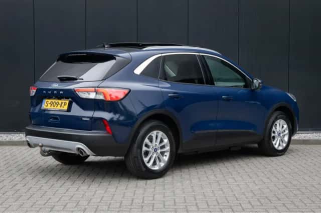 Ford Kuga (2023) thumbnail 2