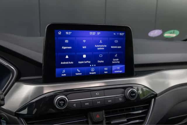 Ford Kuga (2023) thumbnail 23