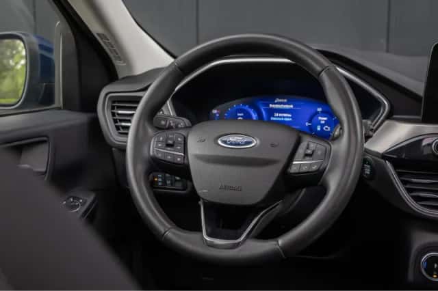 Ford Kuga (2023) thumbnail 41