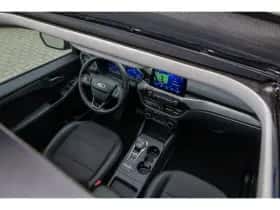 Ford Kuga (2023) thumbnail 8