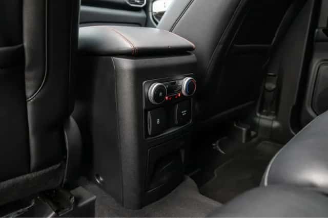 Ford Explorer (2024) thumbnail 25