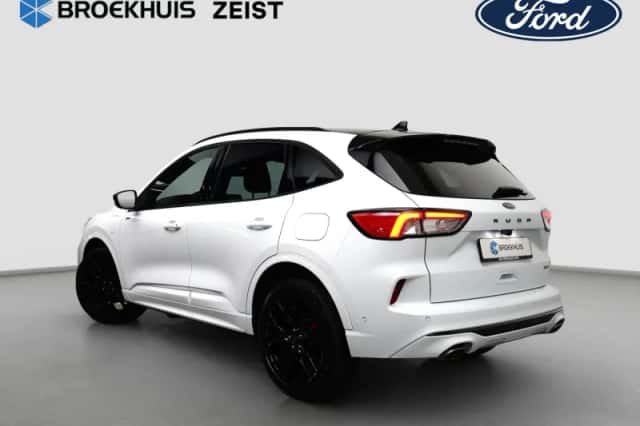 Ford Kuga (2023) thumbnail 3