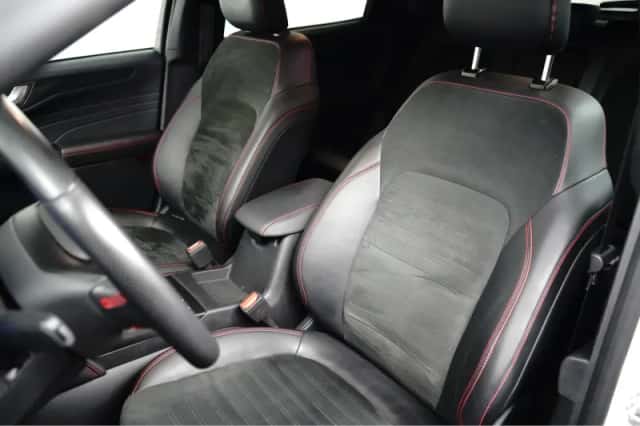 Ford Kuga (2023) thumbnail 8