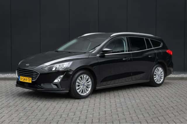 Ford Focus (2022) thumbnail 1