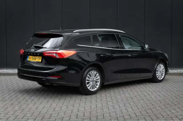 Ford Focus (2022) thumbnail 2