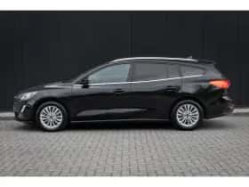 Ford Focus (2022) thumbnail 3