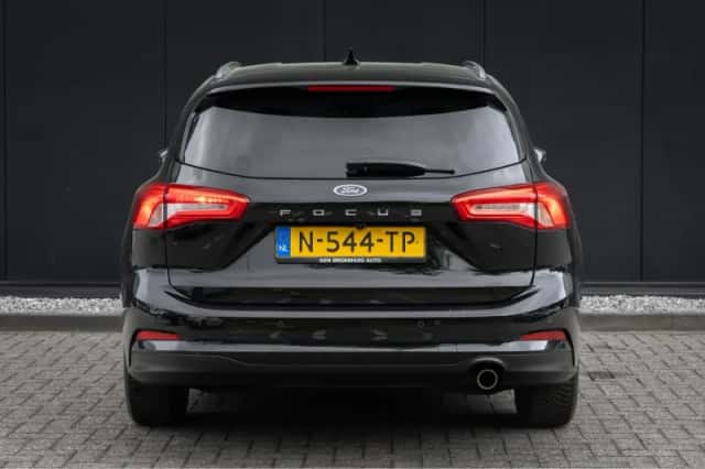 Ford Focus (2022) thumbnail 5