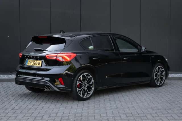 Ford Focus (2018) thumbnail 2
