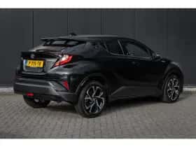 Toyota C-HR (2021) thumbnail 2