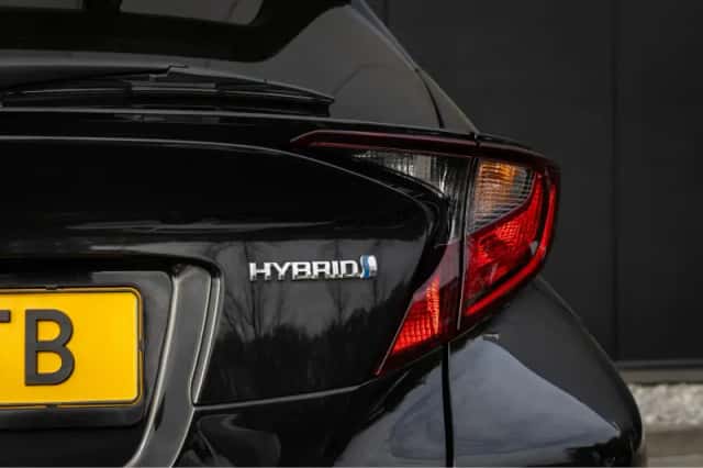 Toyota C-HR (2021) thumbnail 16