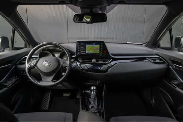 Toyota C-HR (2021) thumbnail 3