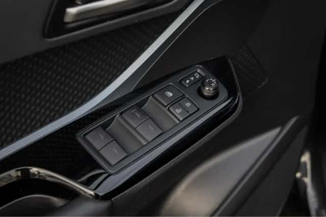 Toyota C-HR (2021) thumbnail 32