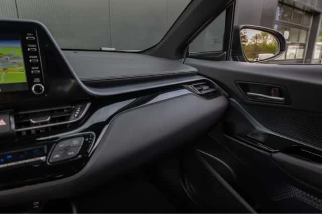 Toyota C-HR (2021) thumbnail 36