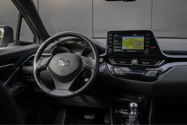 Toyota C-HR (2021) thumbnail 6
